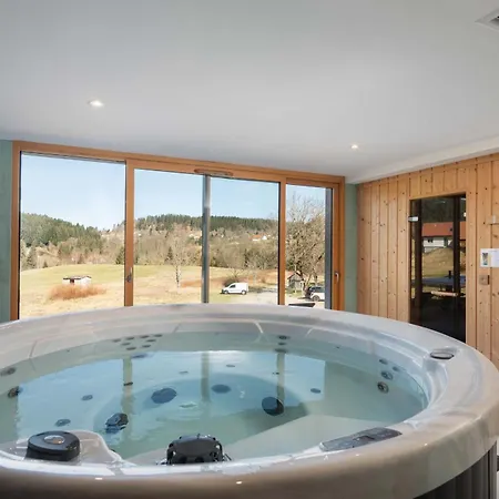 L'urson, Spacieux, Jacuzzi, Hammam Et Sauna בקתה